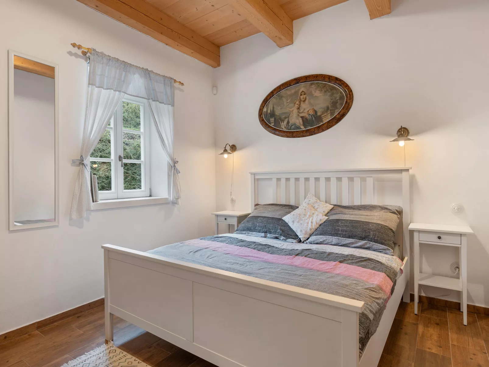 Roubenka Maleč-Inside