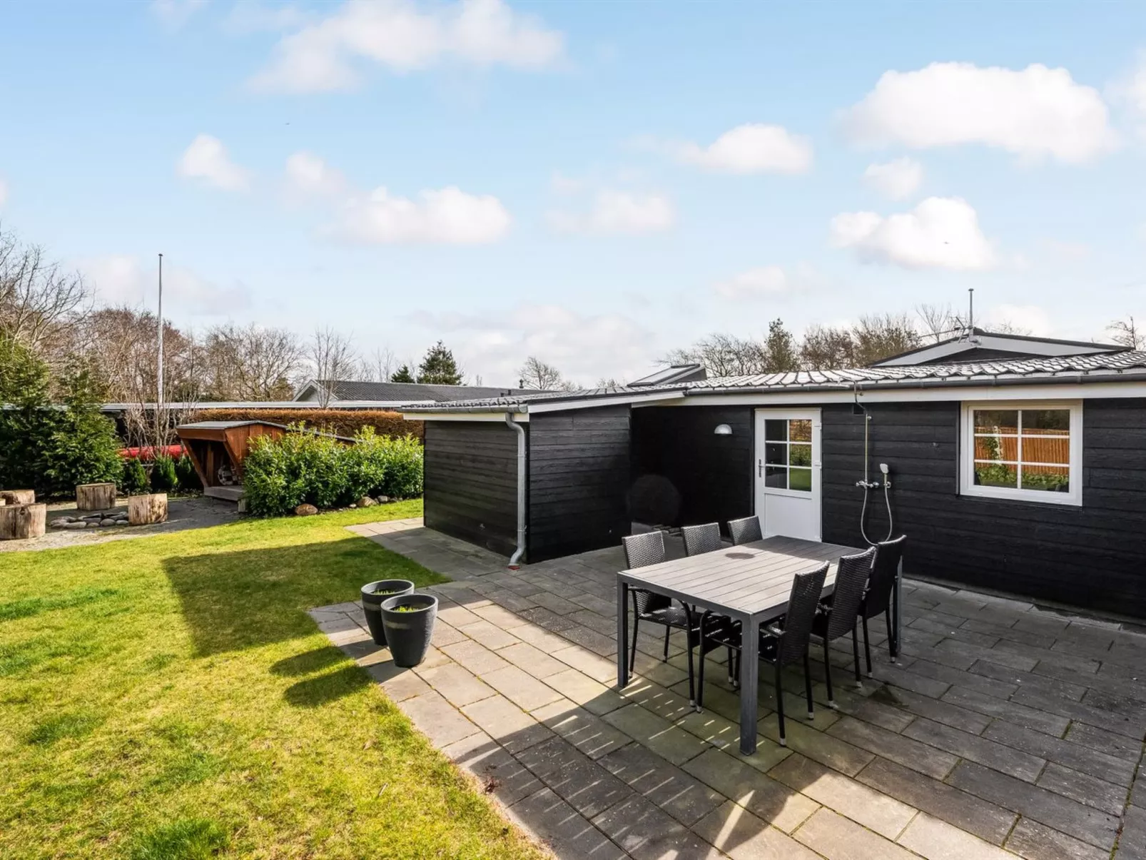 "Ludvika" - 300m to the fjord-Outside