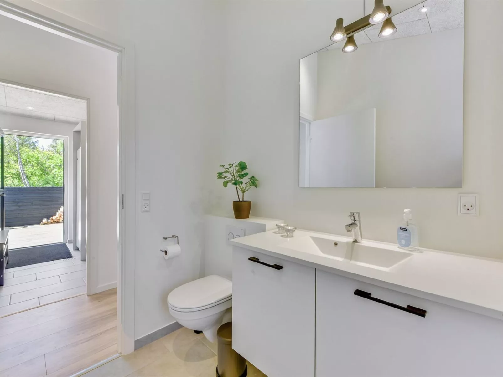 "Merve" - 800m to the fjord-Inside