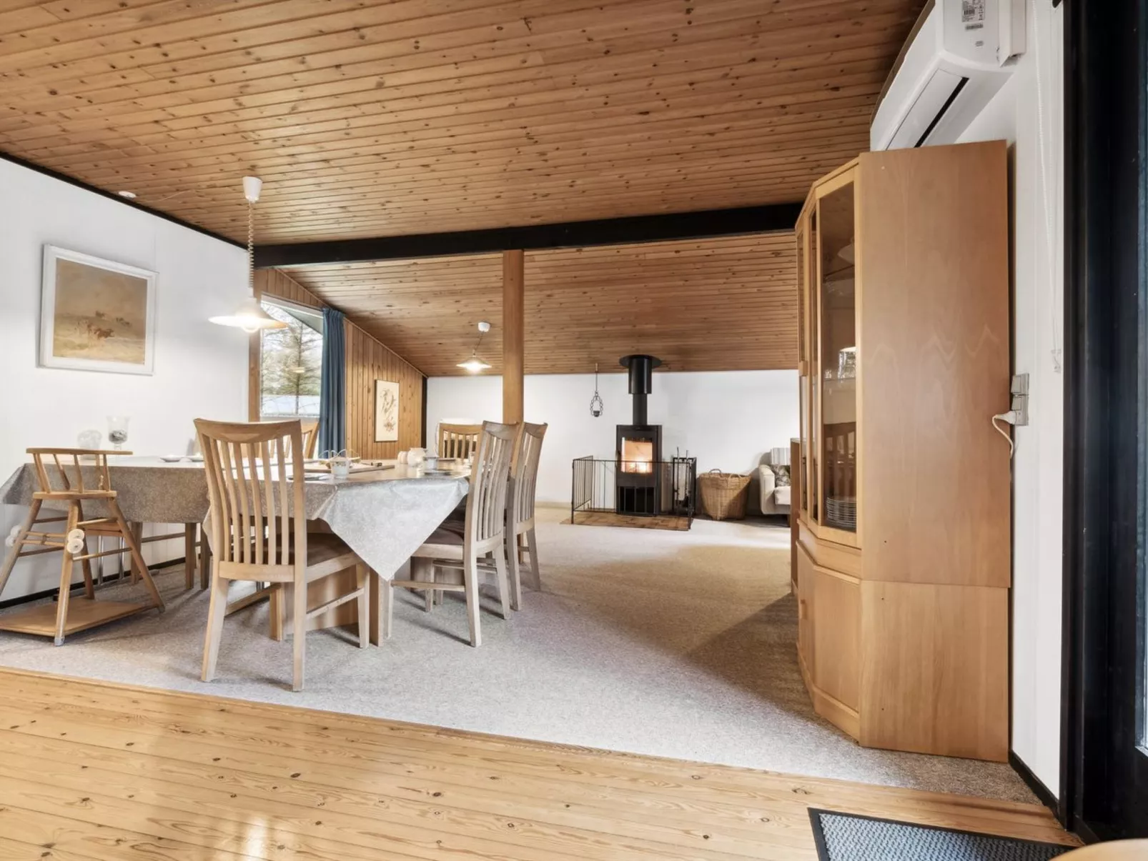 "Suri" - 200m to the fjord-Inside