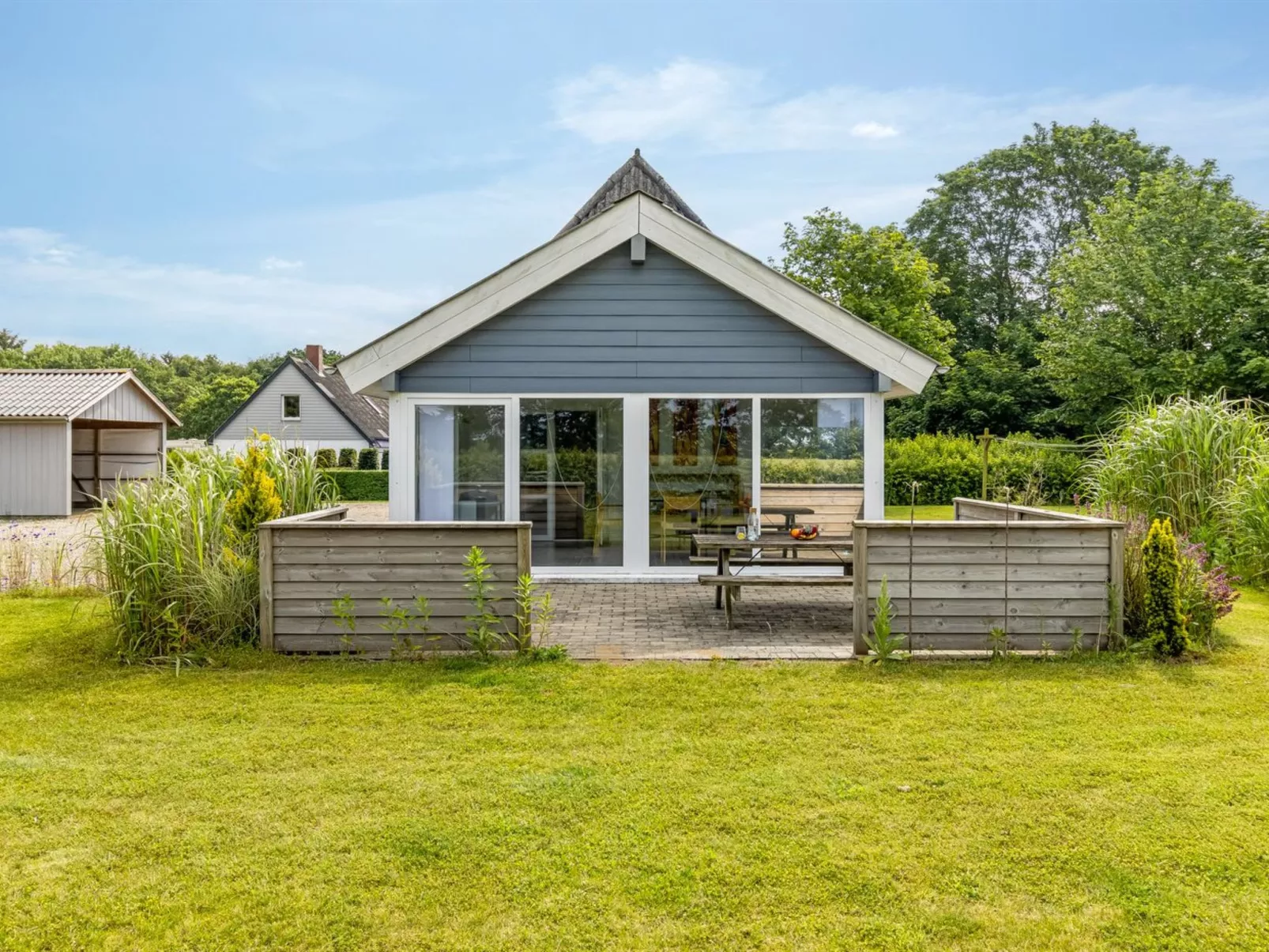 "Thrine" - 24km from the sea-Dehors