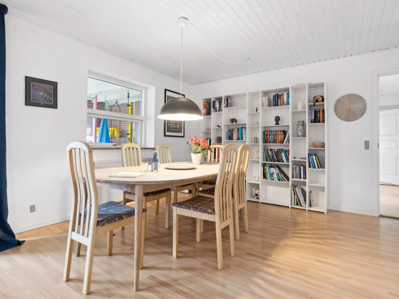 "Yrjö" - 1km from the sea-Inside