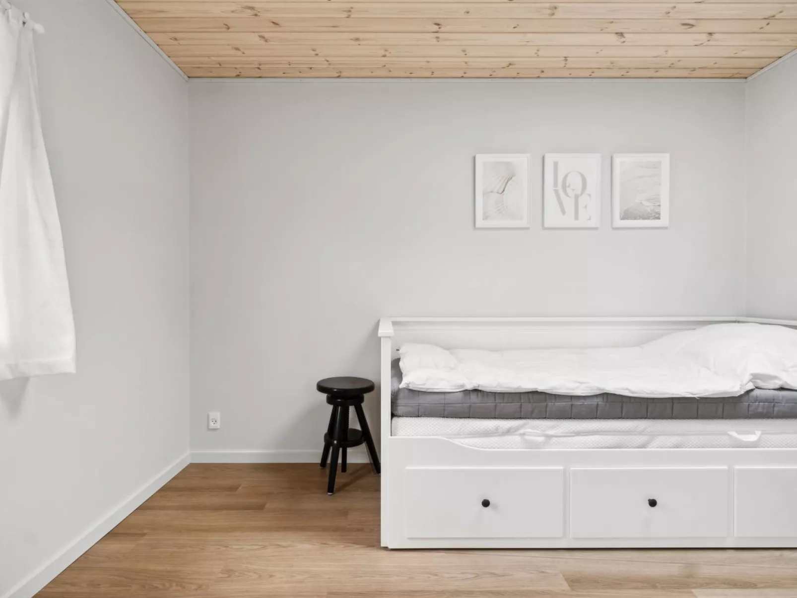 "Janna" - 1.4km from the sea-Inside