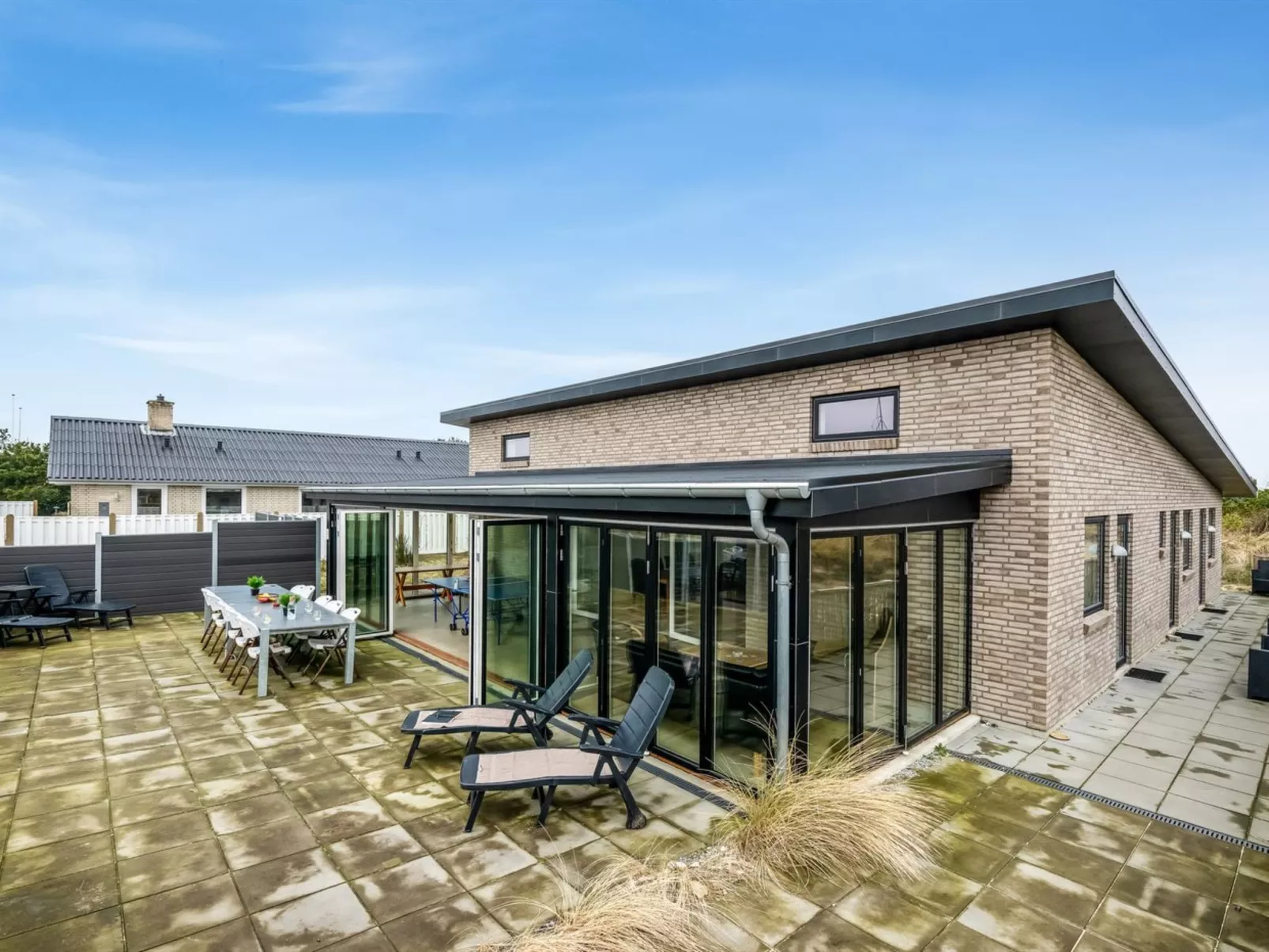 "Clarabelle" - 1.2km from the sea-Outside