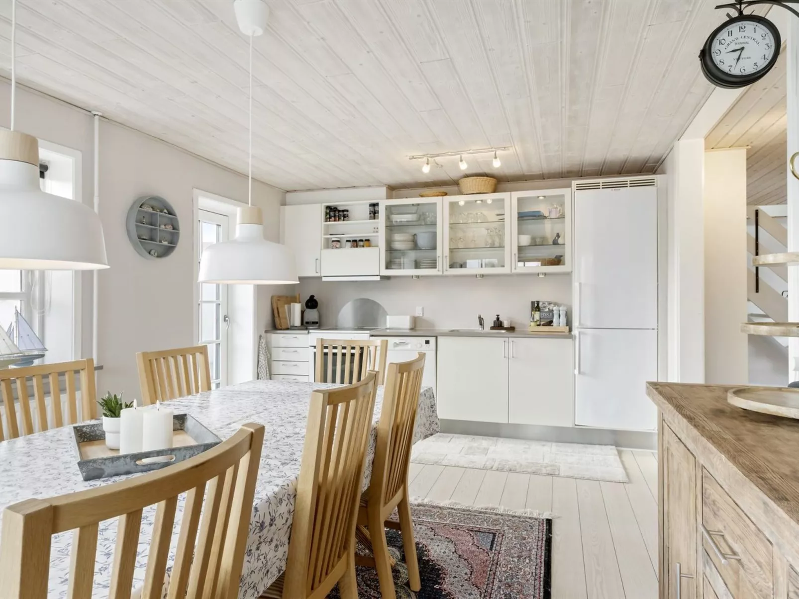 "Edin" - 100m from the sea-Drinnen