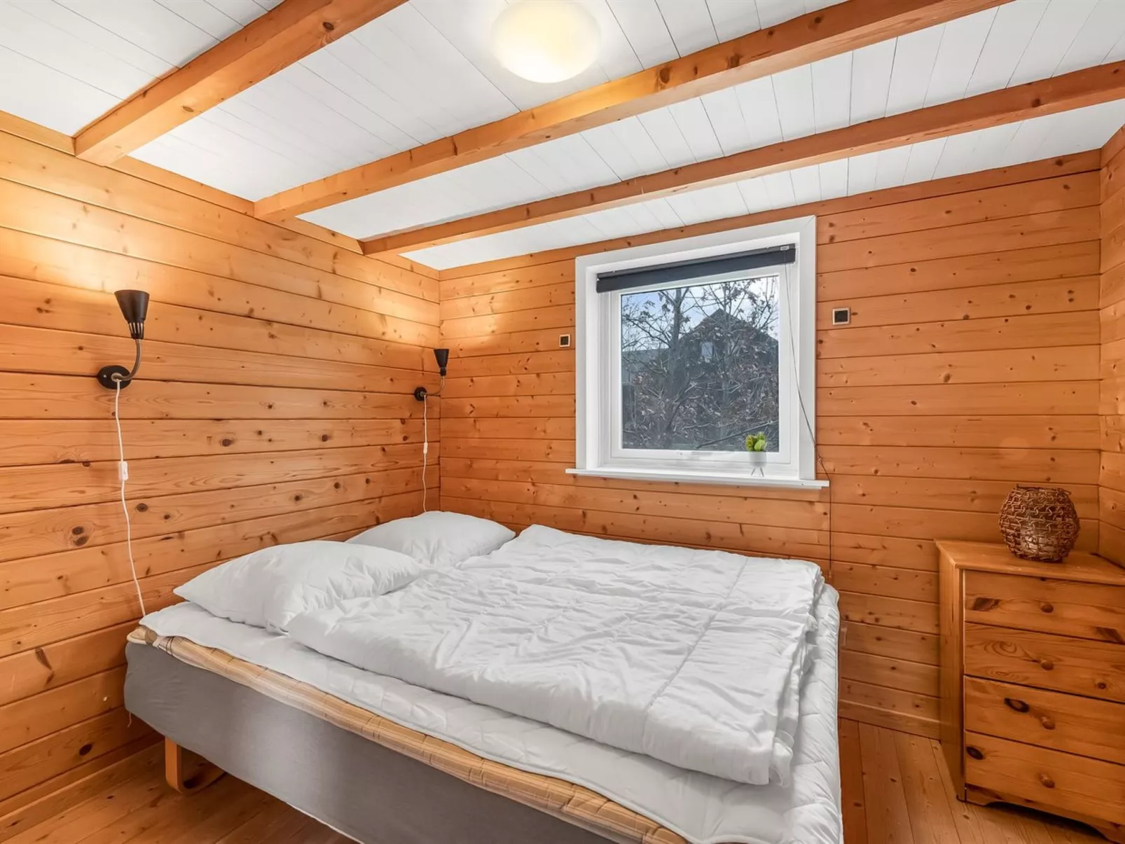 "Oddger" - 250m to the fjord-Drinnen