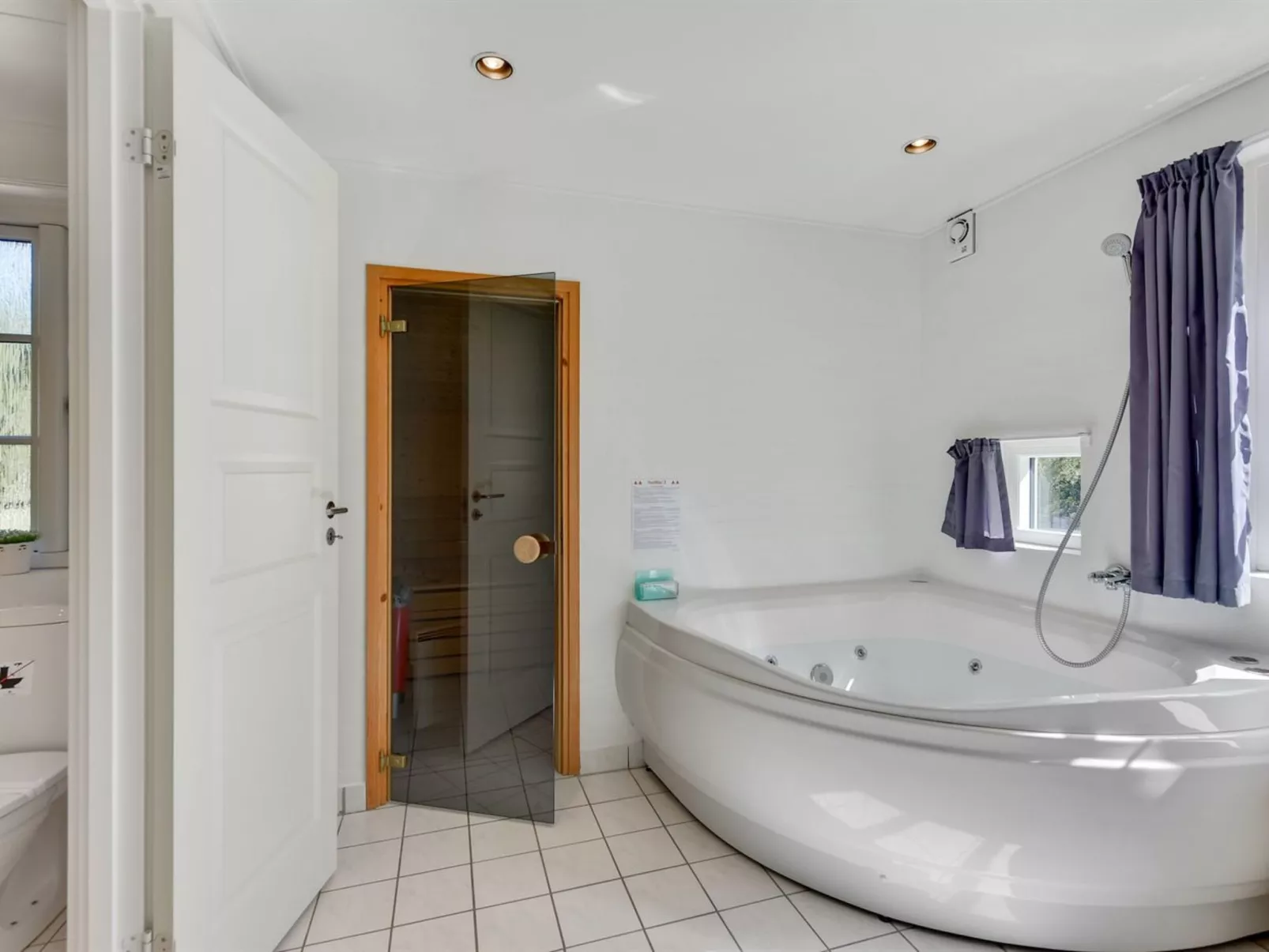 "Raili" - 1.5km from the sea-Dedans