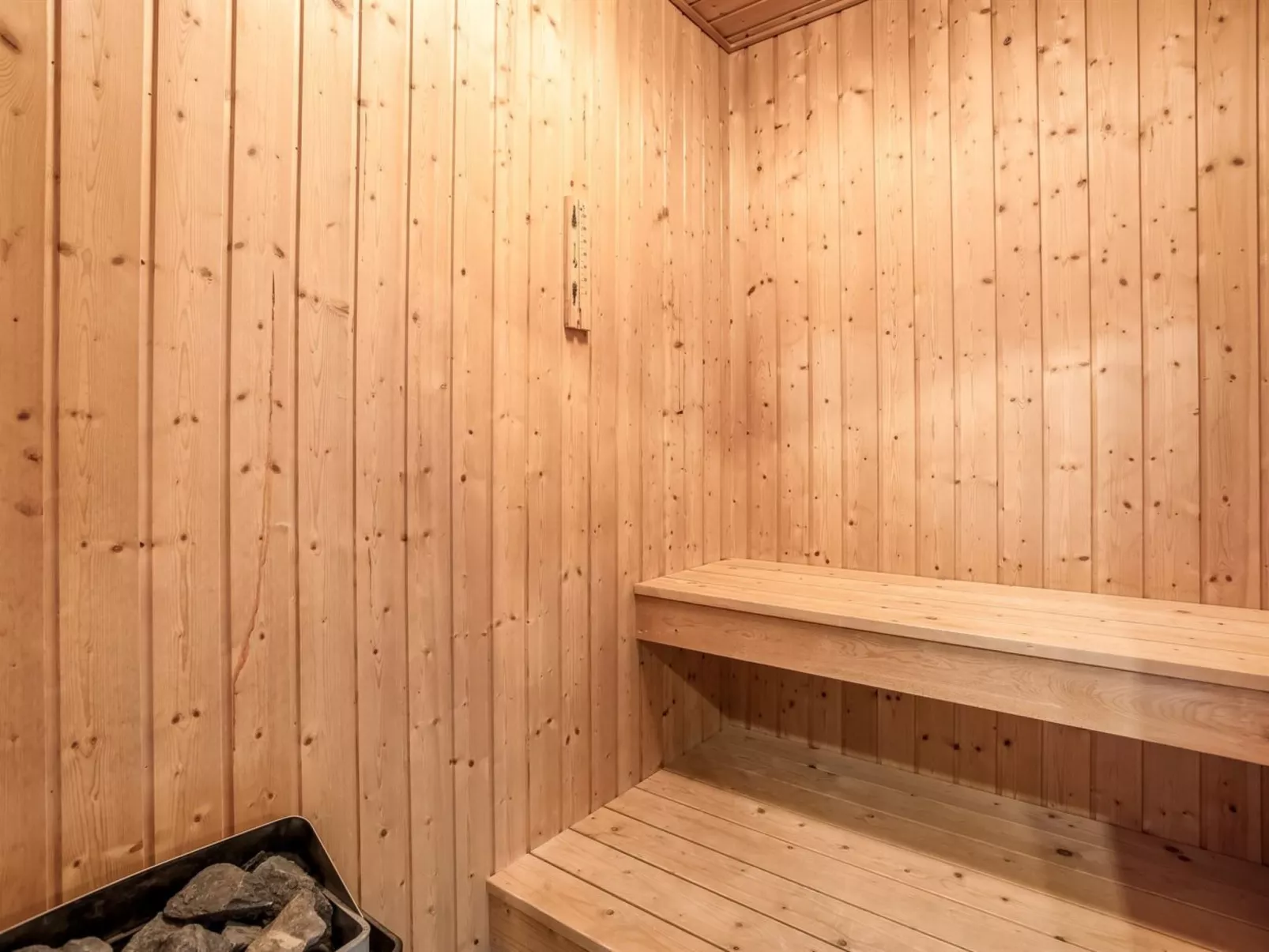 "Ronna" - 2.2km from the sea-Inside