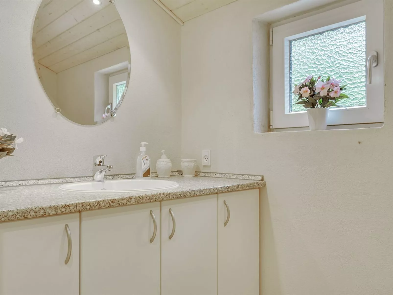 "Aviaja" - 12km from the sea-Dedans