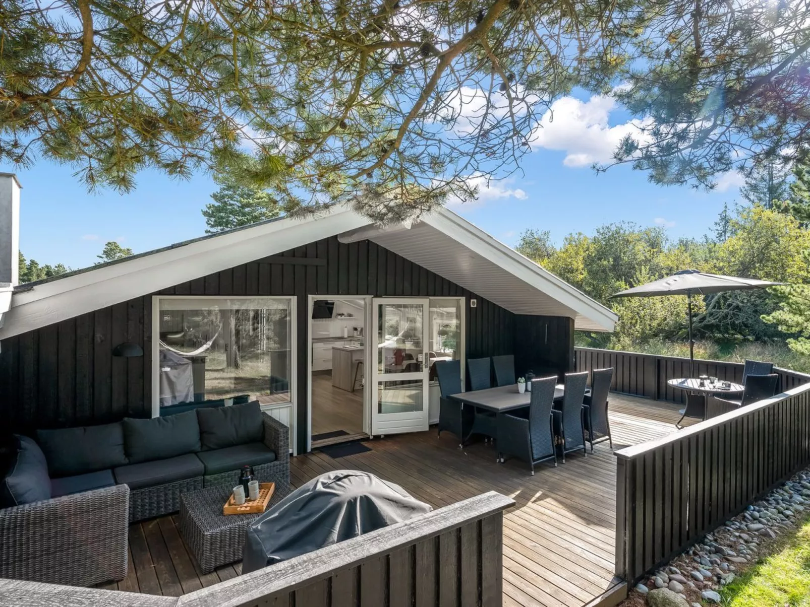 "Eirik" - 2.5km from the sea-Outside