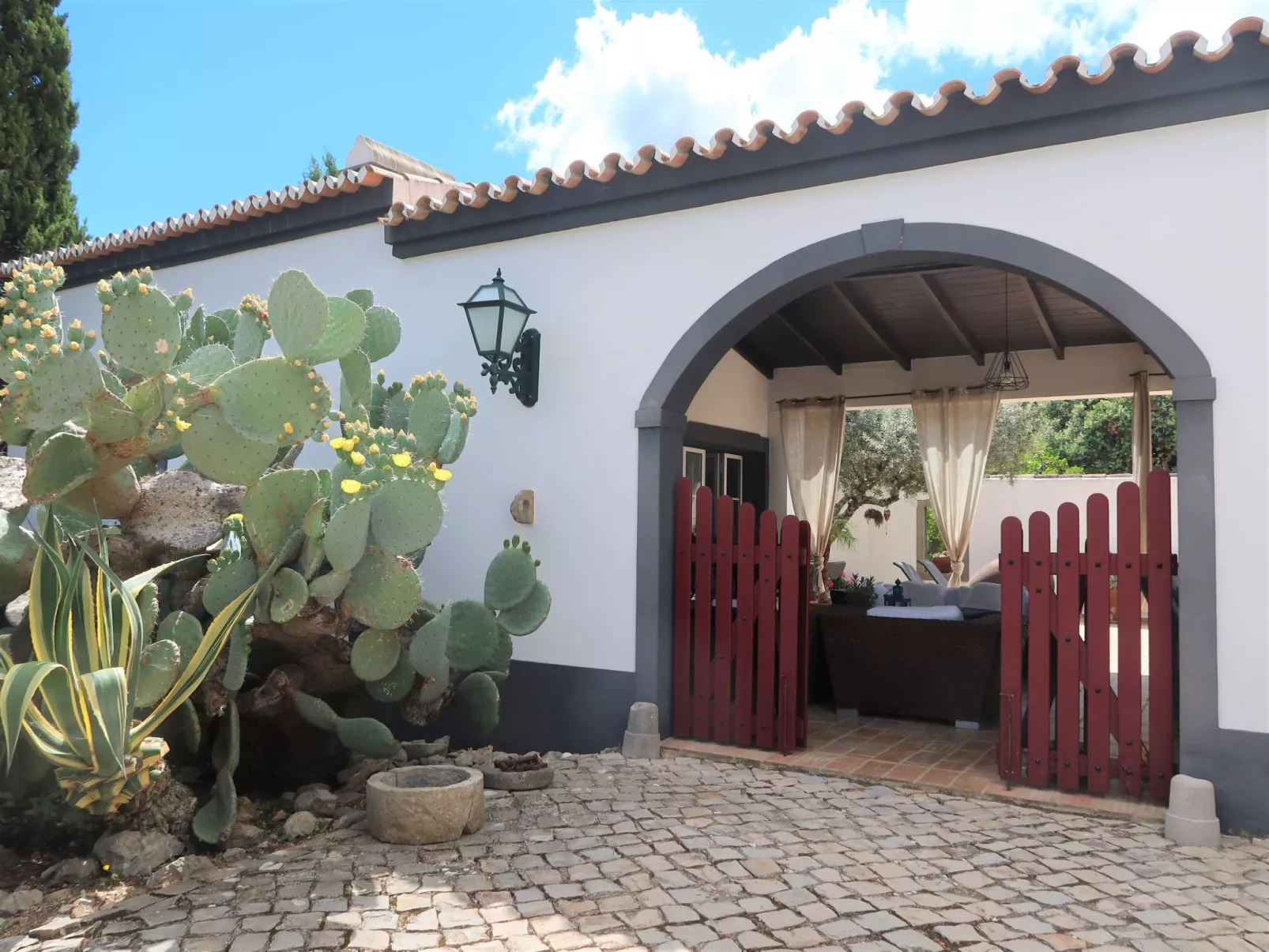 Quintal das Oliveiras-Outside