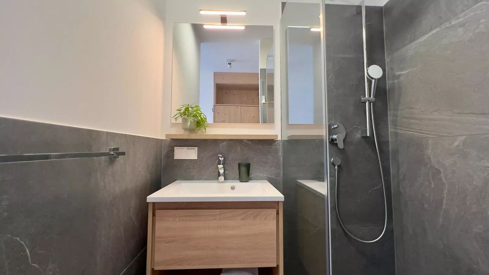 Grebenzen Lodge Edelweiss-Bathroom