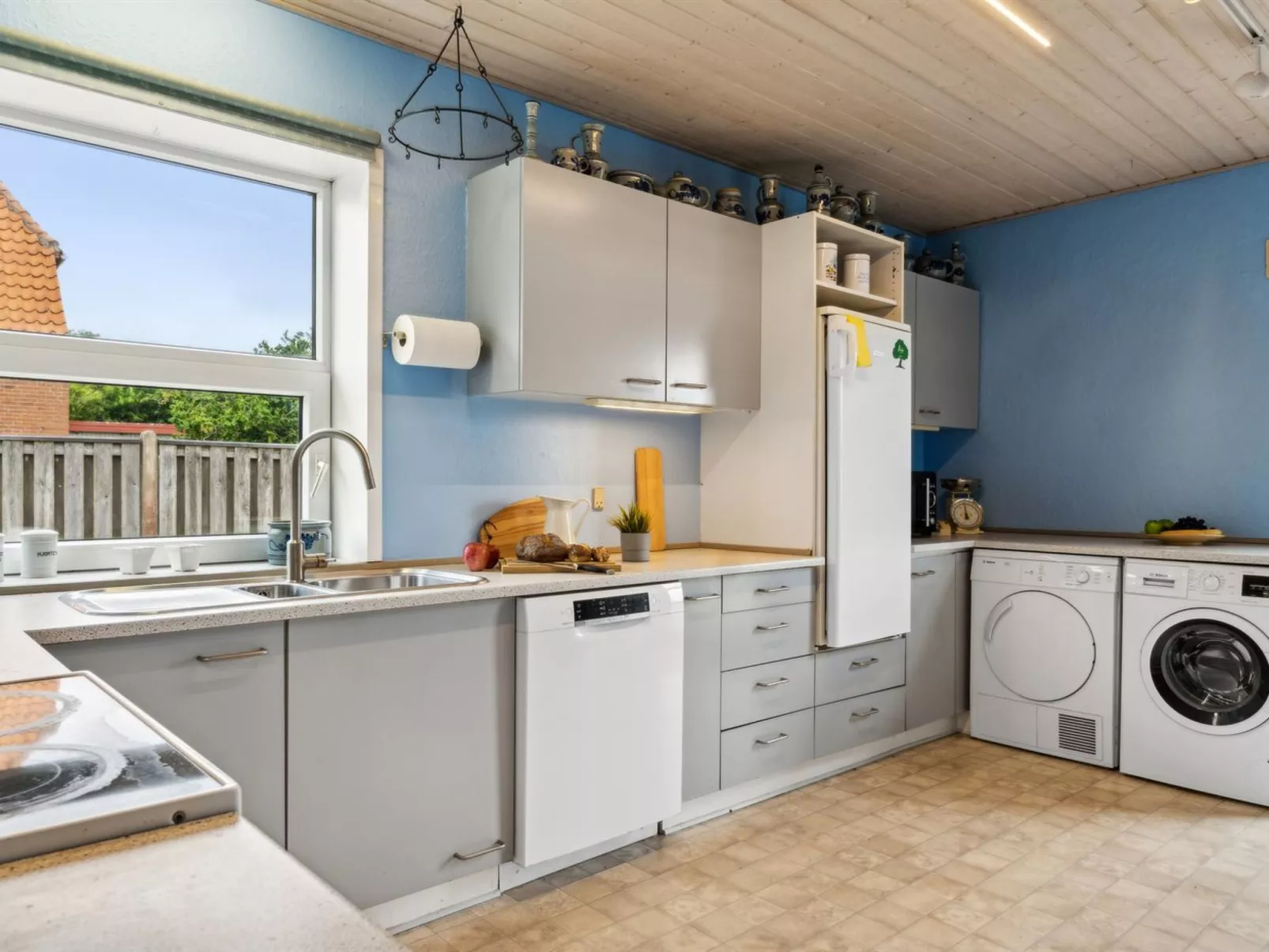 "Janin" - 400m from the sea-Drinnen