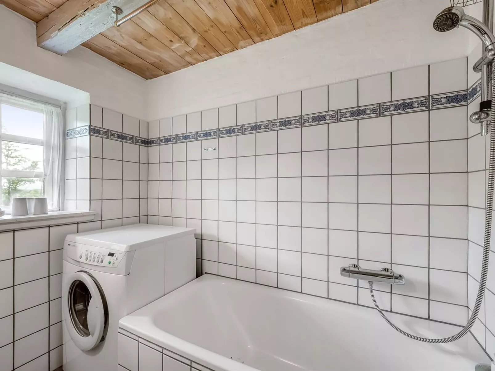 "Claus" - 1.5km to the fjord-Inside