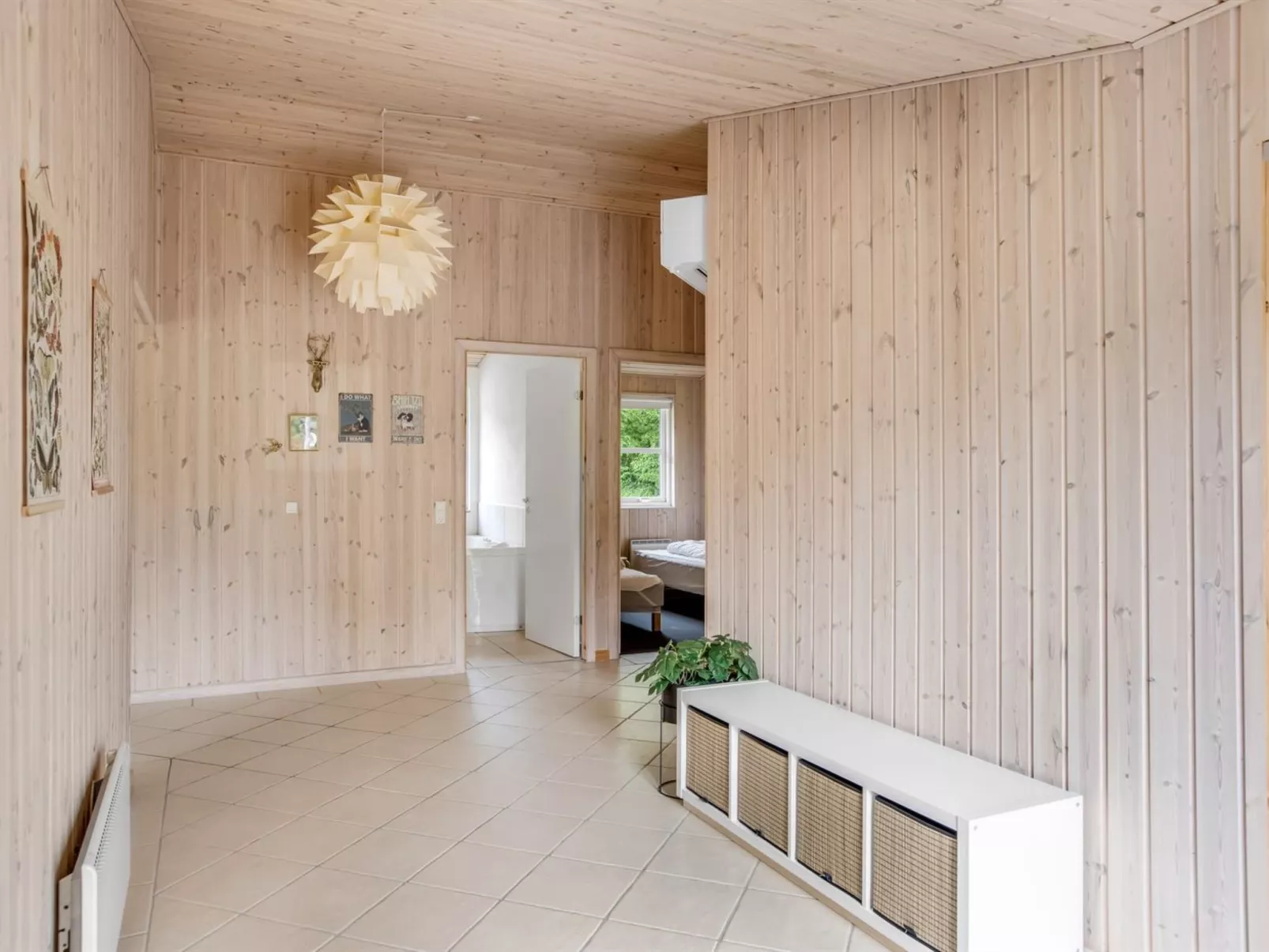 "Felina" -  from the sea-Drinnen