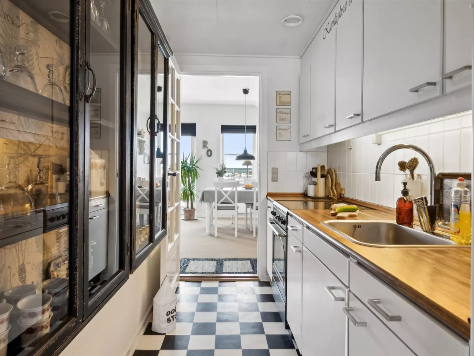 "Reimer" - 10m from the sea-Inside