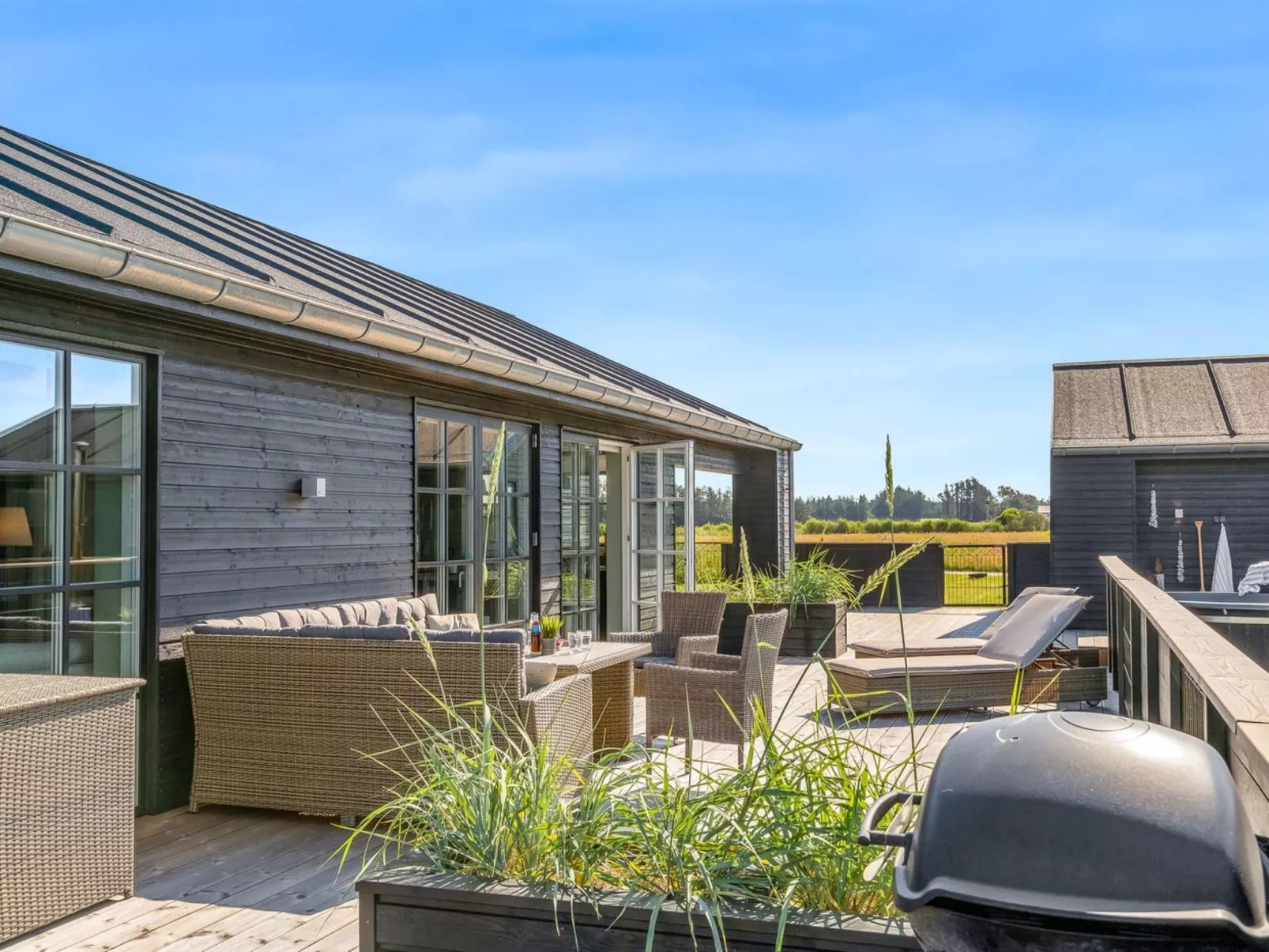 "Inola" - 1km from the sea-Outside