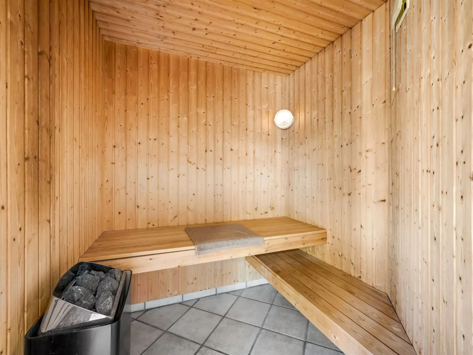 "Holga" - 400m from the sea-Inside