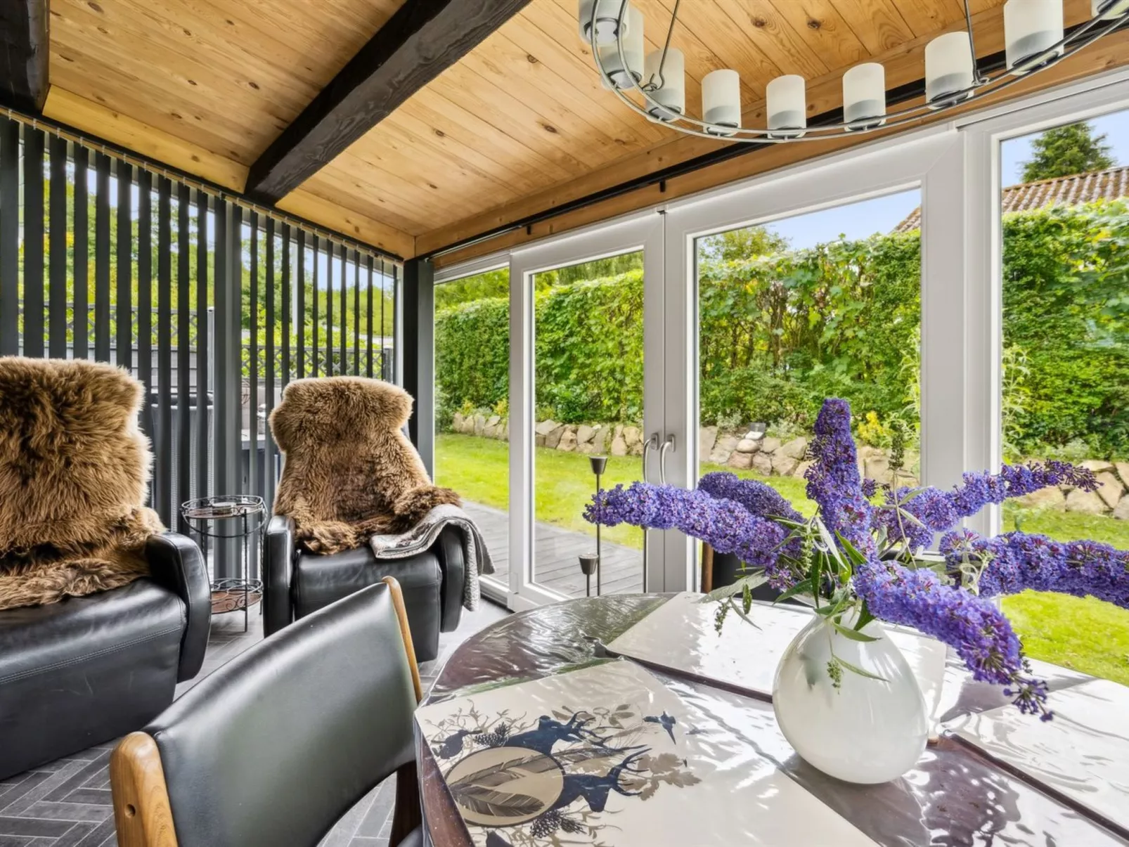 "Araminta" - 800m from the sea-Inside