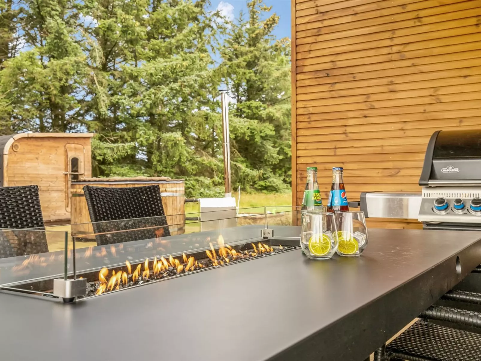 "Udder" - 1.5km from the sea-Outside