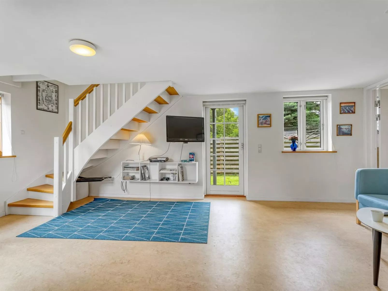 "Henkil" - 175m from the sea-Dedans