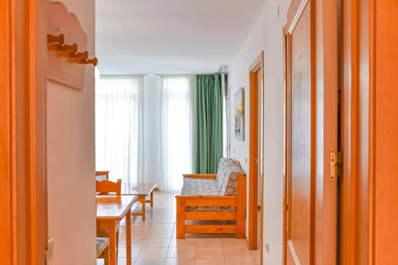 APARTAMENTOS COMTE D'EMPURIES B24-Wohnzimmer