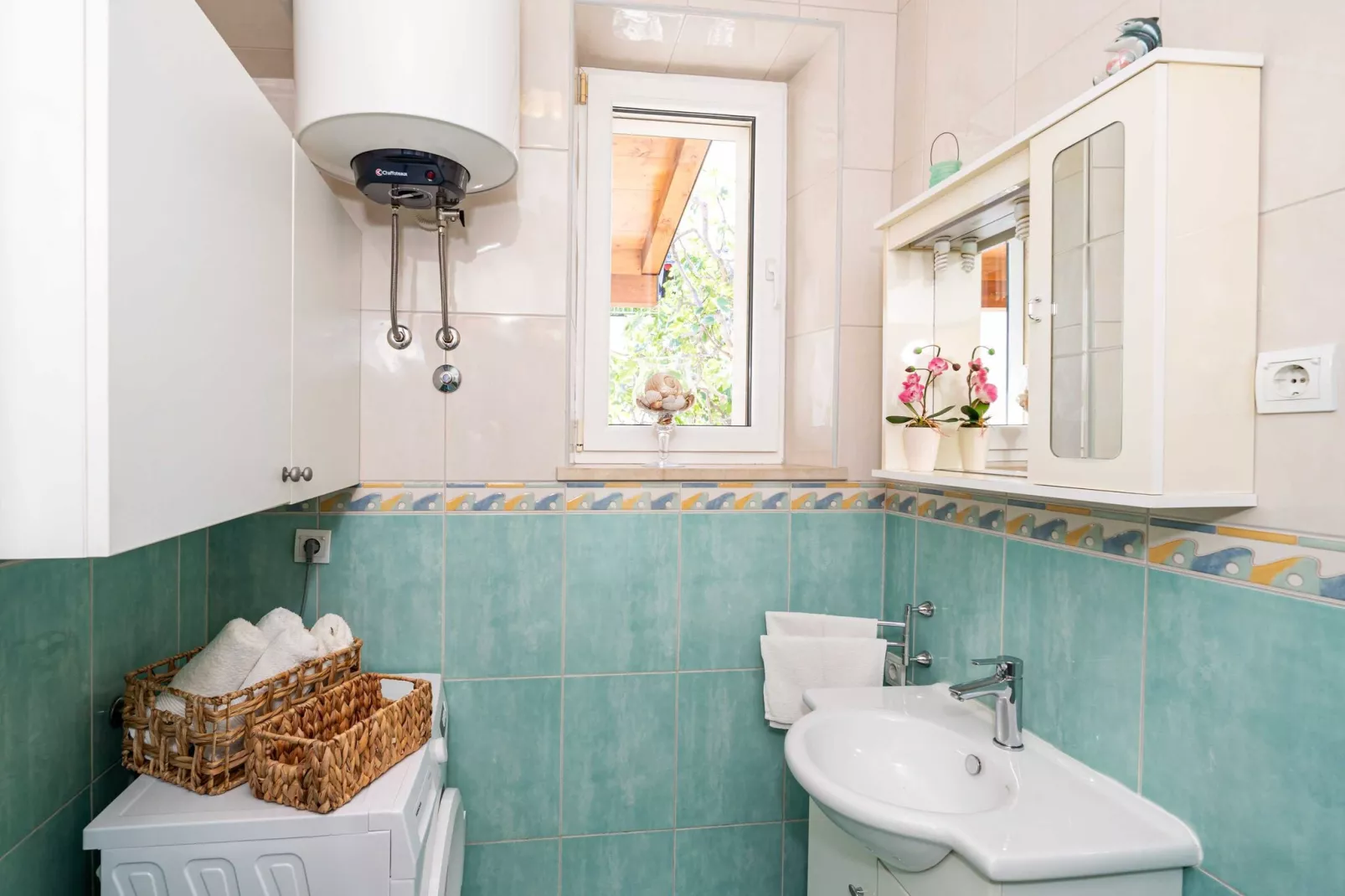 Apartments and Room Frane - Studio with Terrace-Bathroom