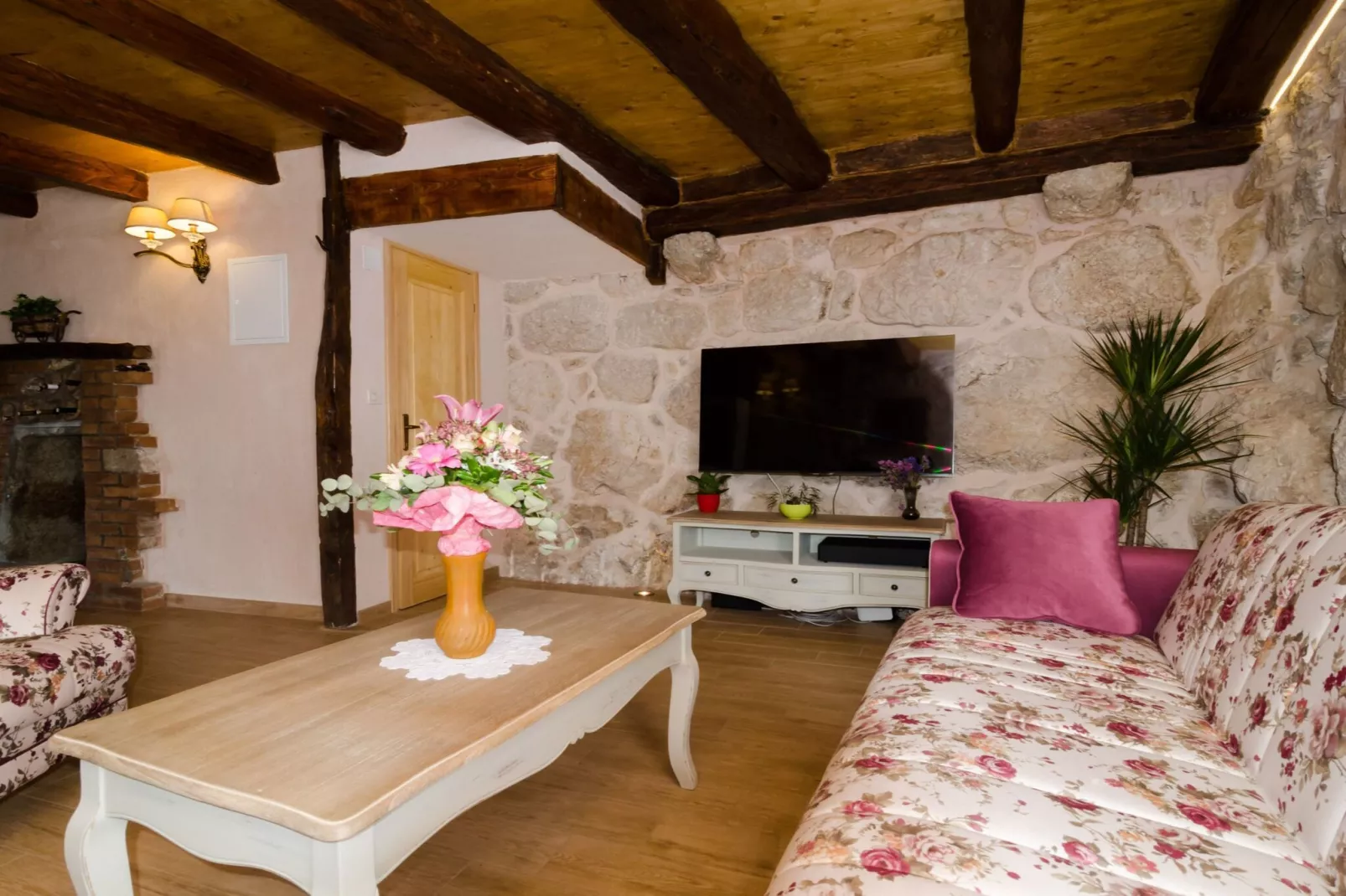 Villa Falcon Rook - Four-Bedroom Villa with Terrace and Swimming Pool-Chambre