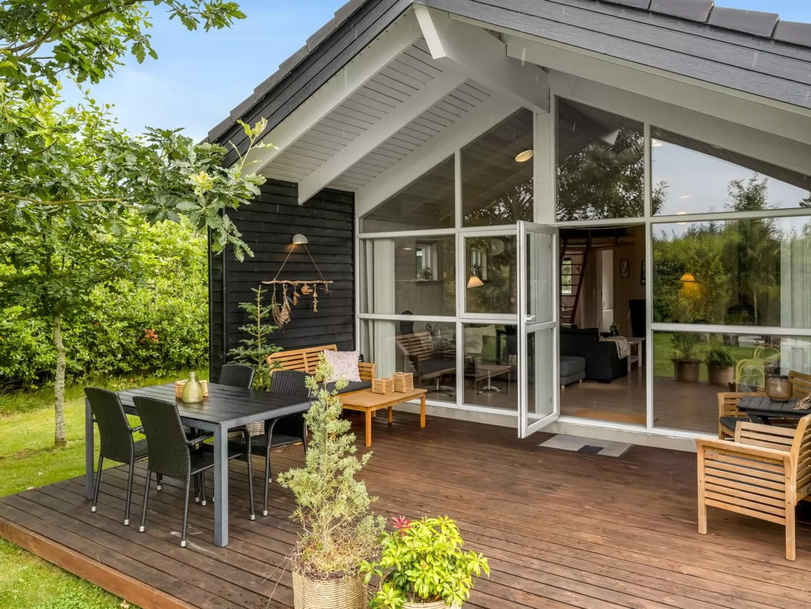 "Jarmunrek" - 400m to the fjord-Outside