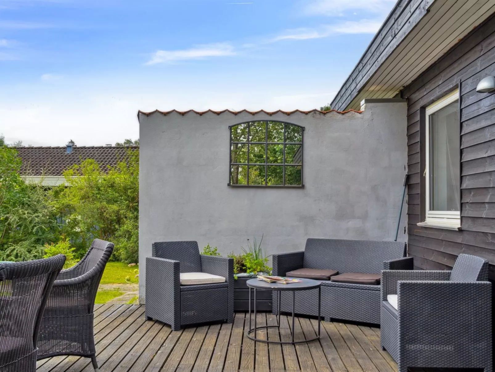 "Mark" - 1.2km from the sea-Outside