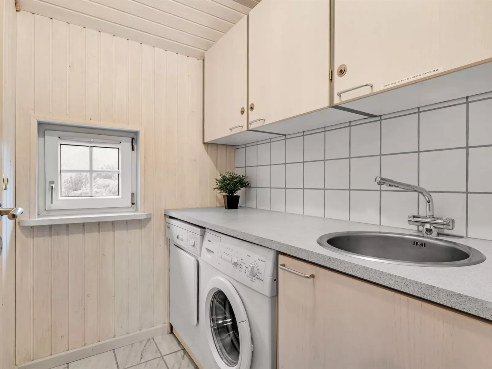 "Alexandria" -  from the sea-Dedans