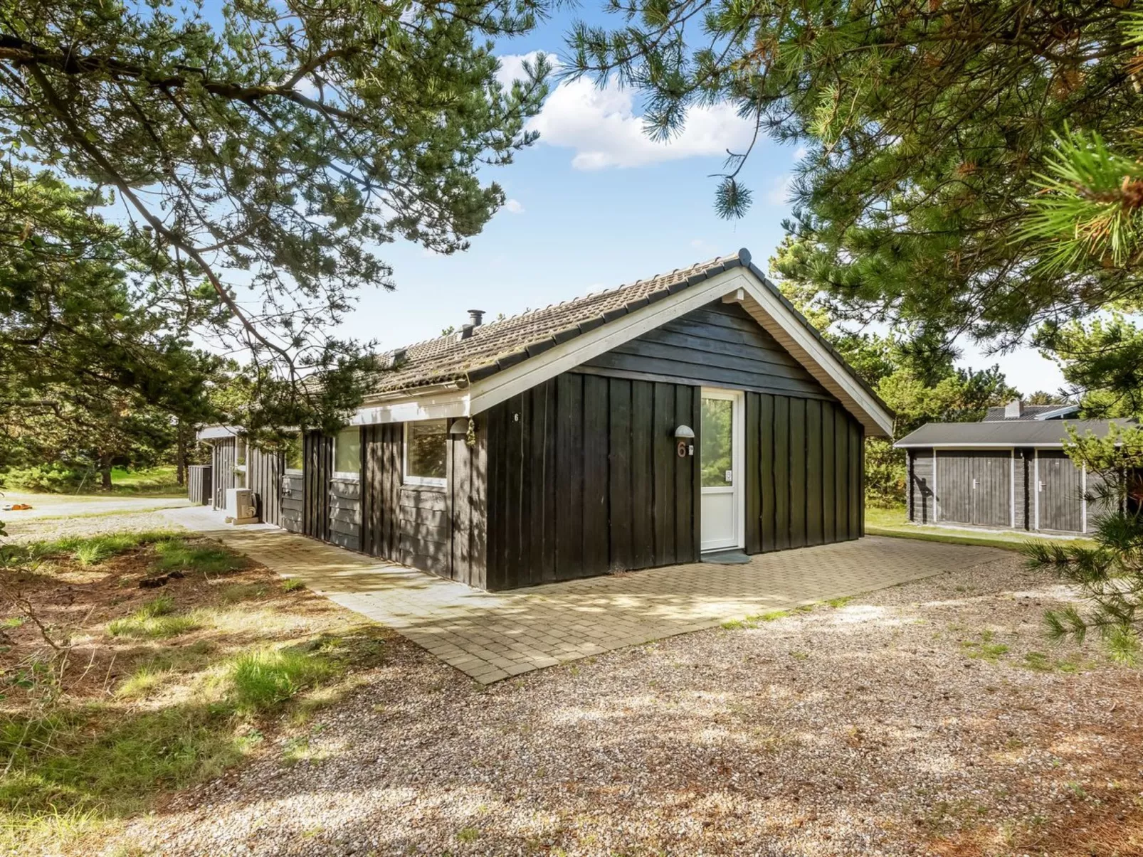 "Skrollan" - 200m to the fjord-Outside