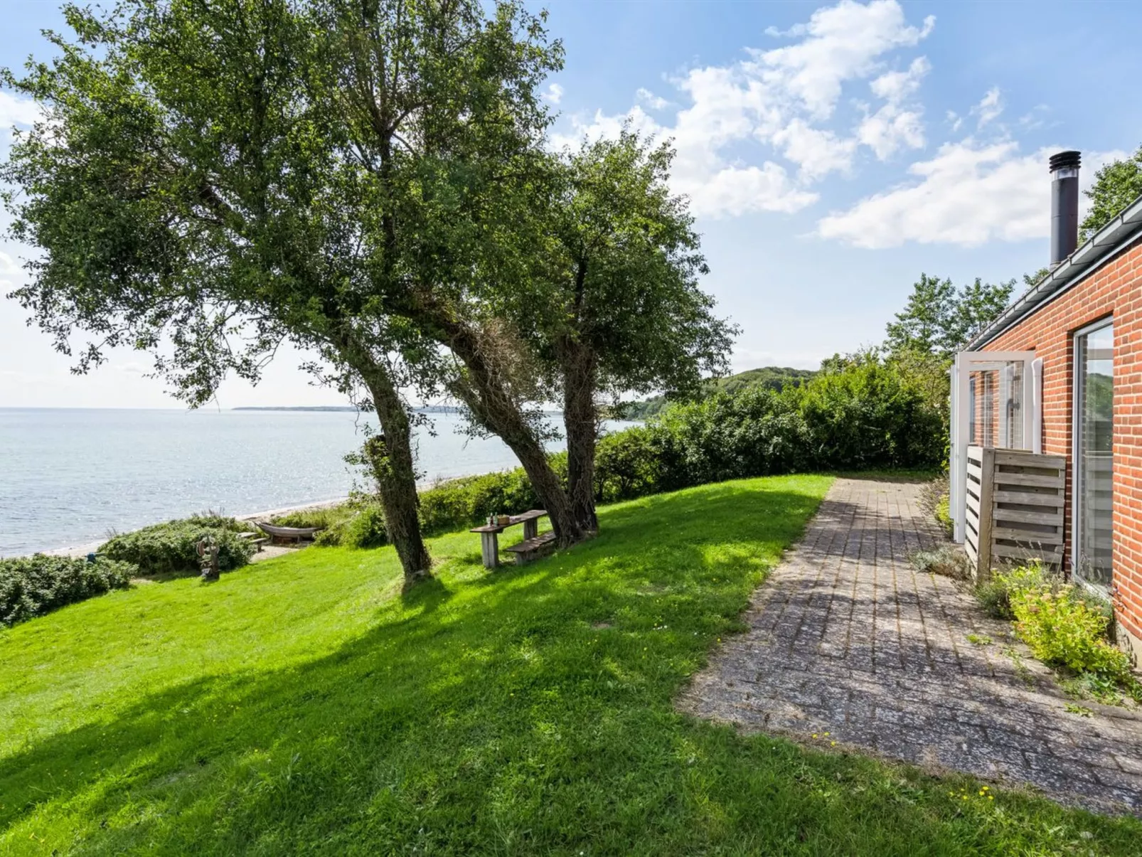 "Bryngeir" - 25m from the sea-Outside