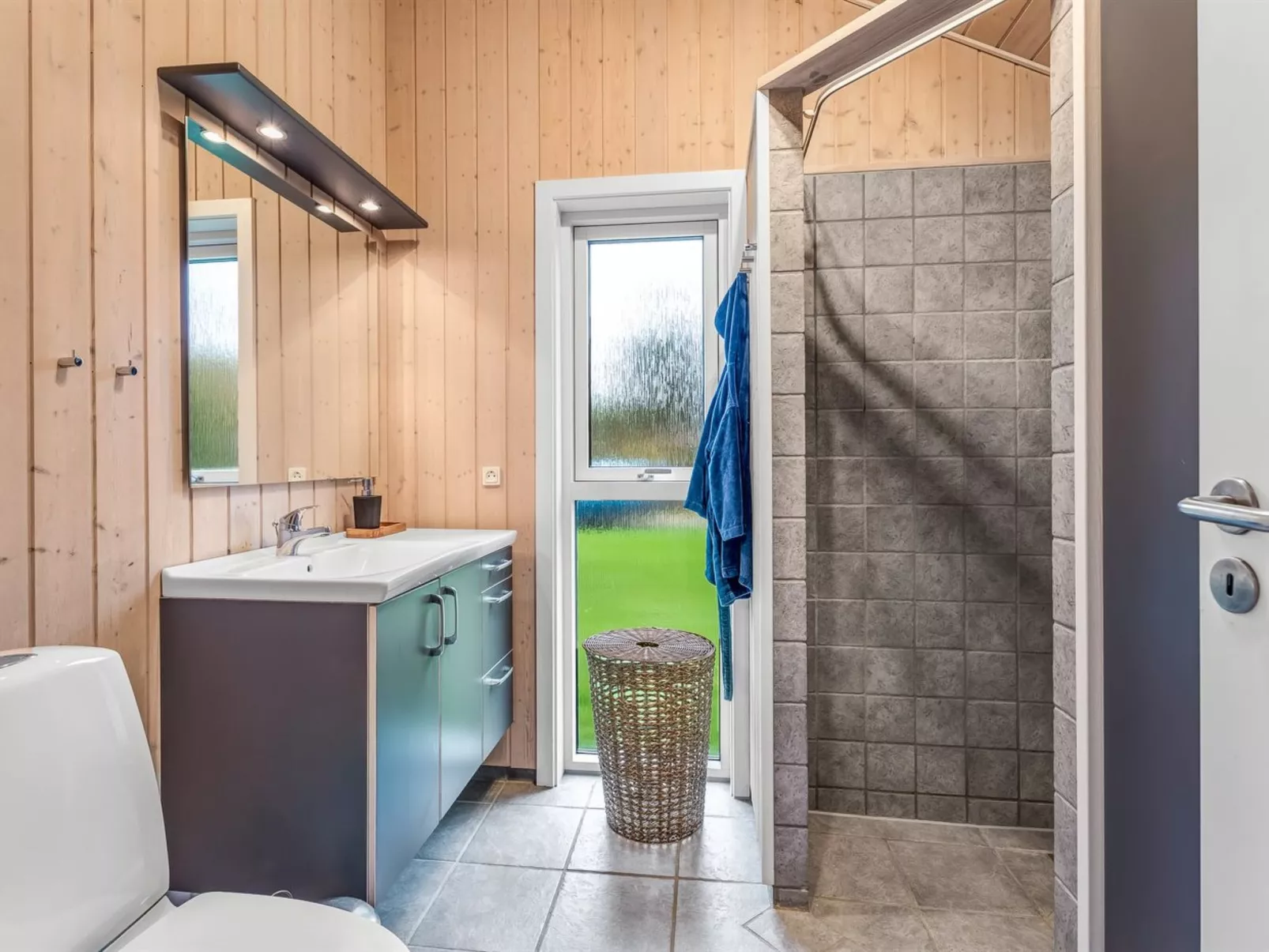 "Ensio" - 8.0km from the sea-Drinnen