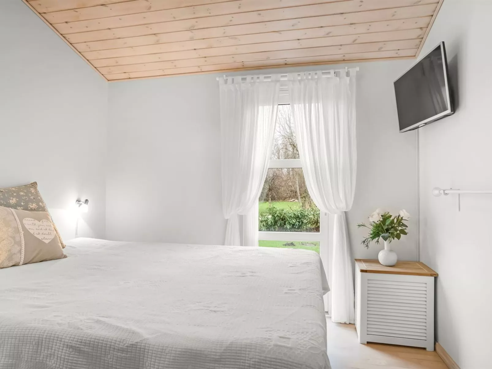 "Maunu" -  from the sea-Dedans