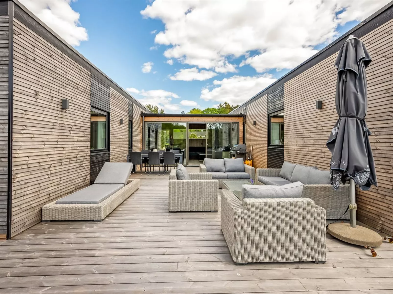 "Danske" - 6.8km from the sea-Outside