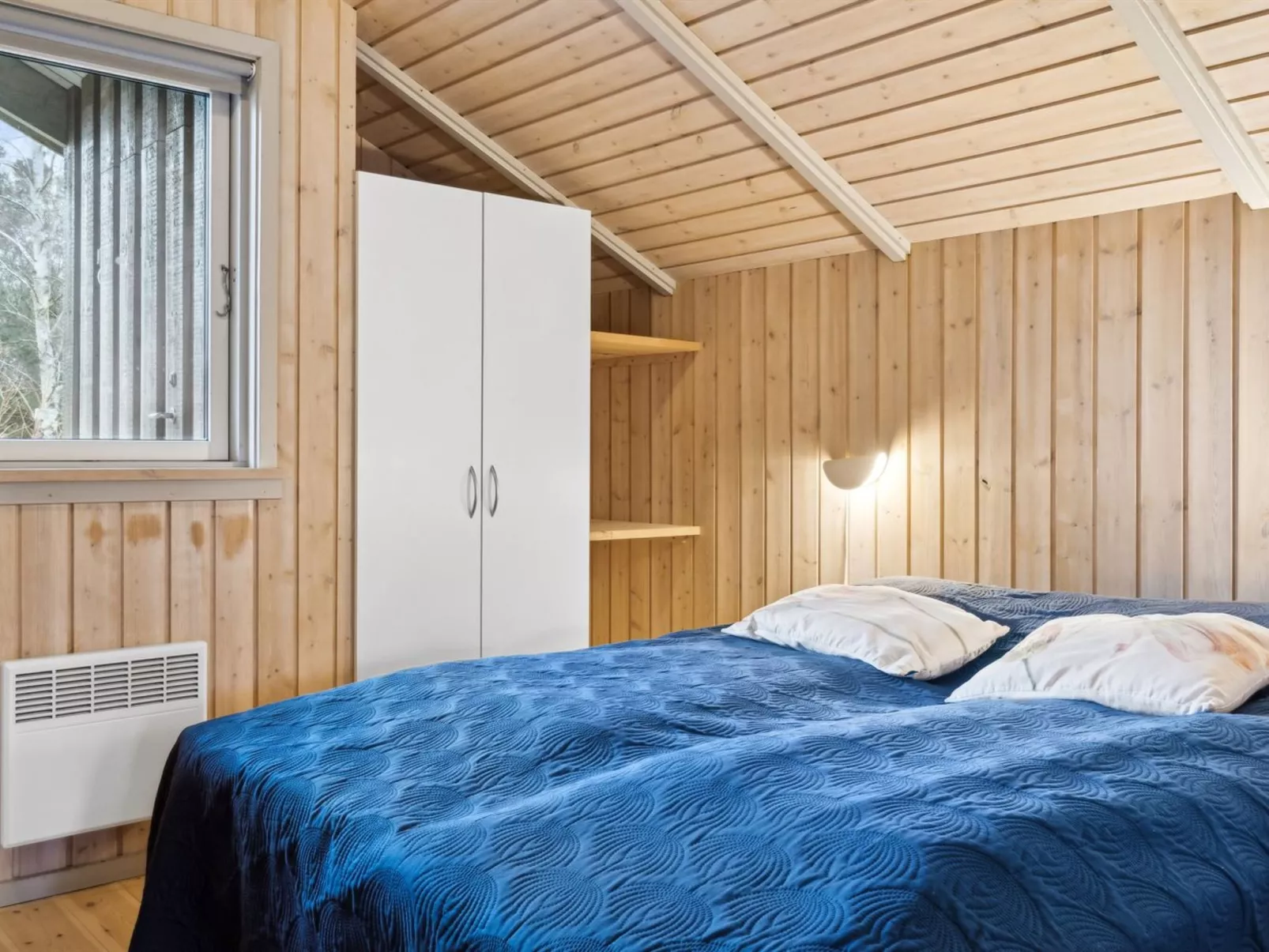 "Arent" - 1.1km from the sea-Inside