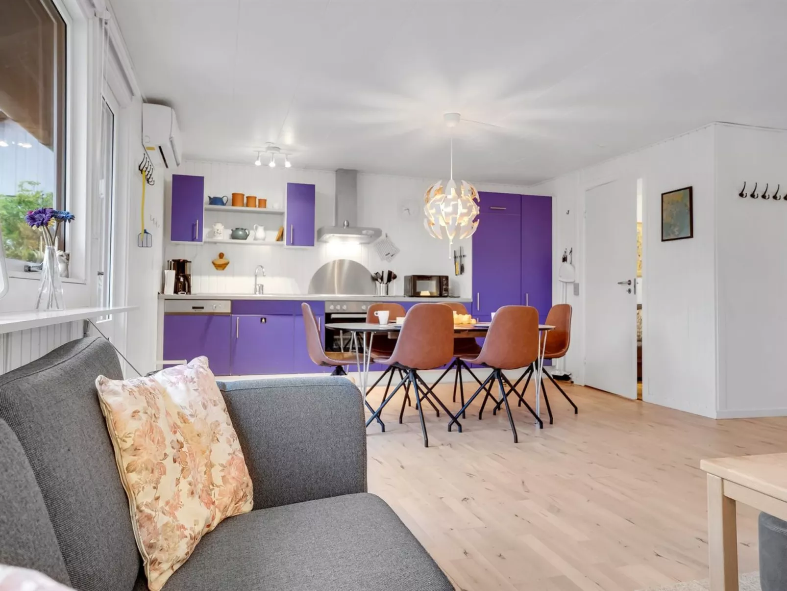 "Arise" - 700m from the sea-Drinnen