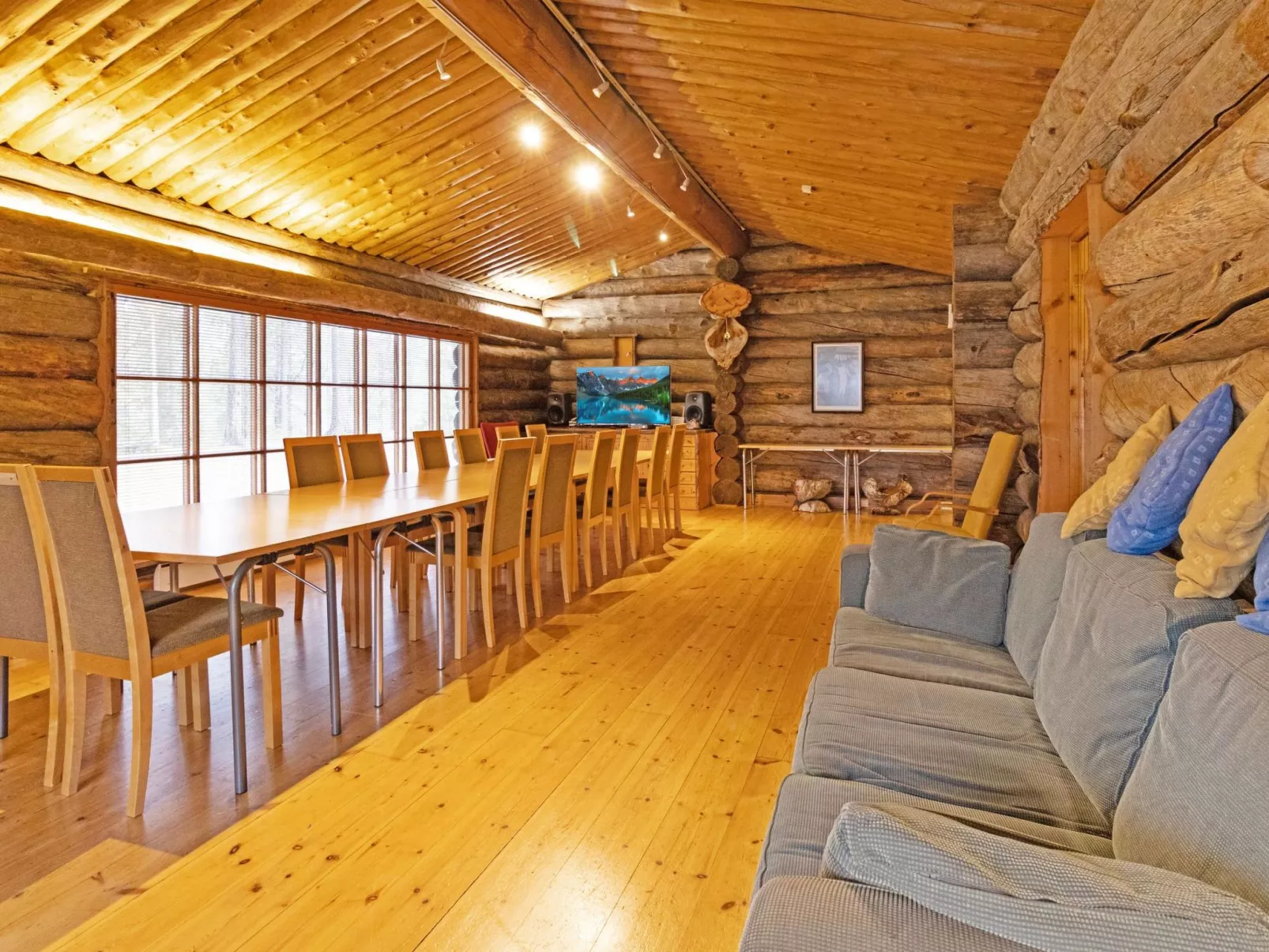 Metsä-luosto-Drinnen