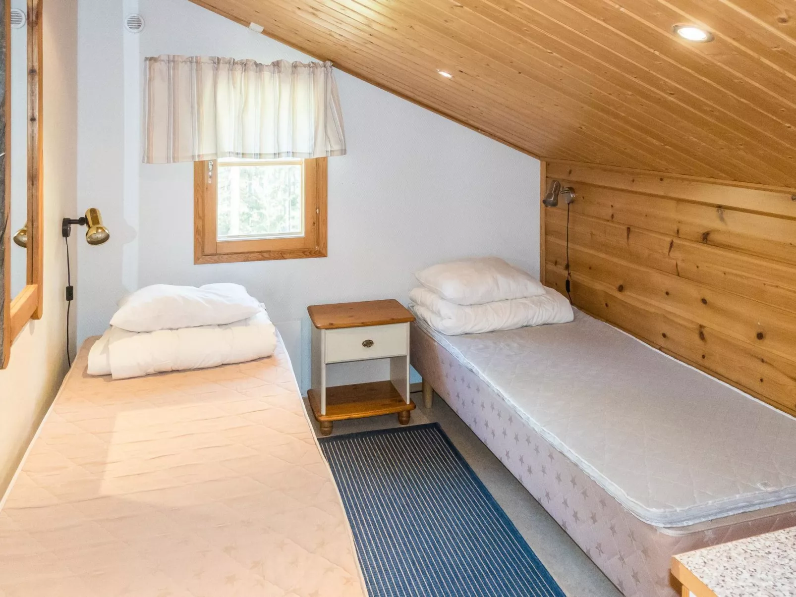 Lauri 4 pieni-Dedans