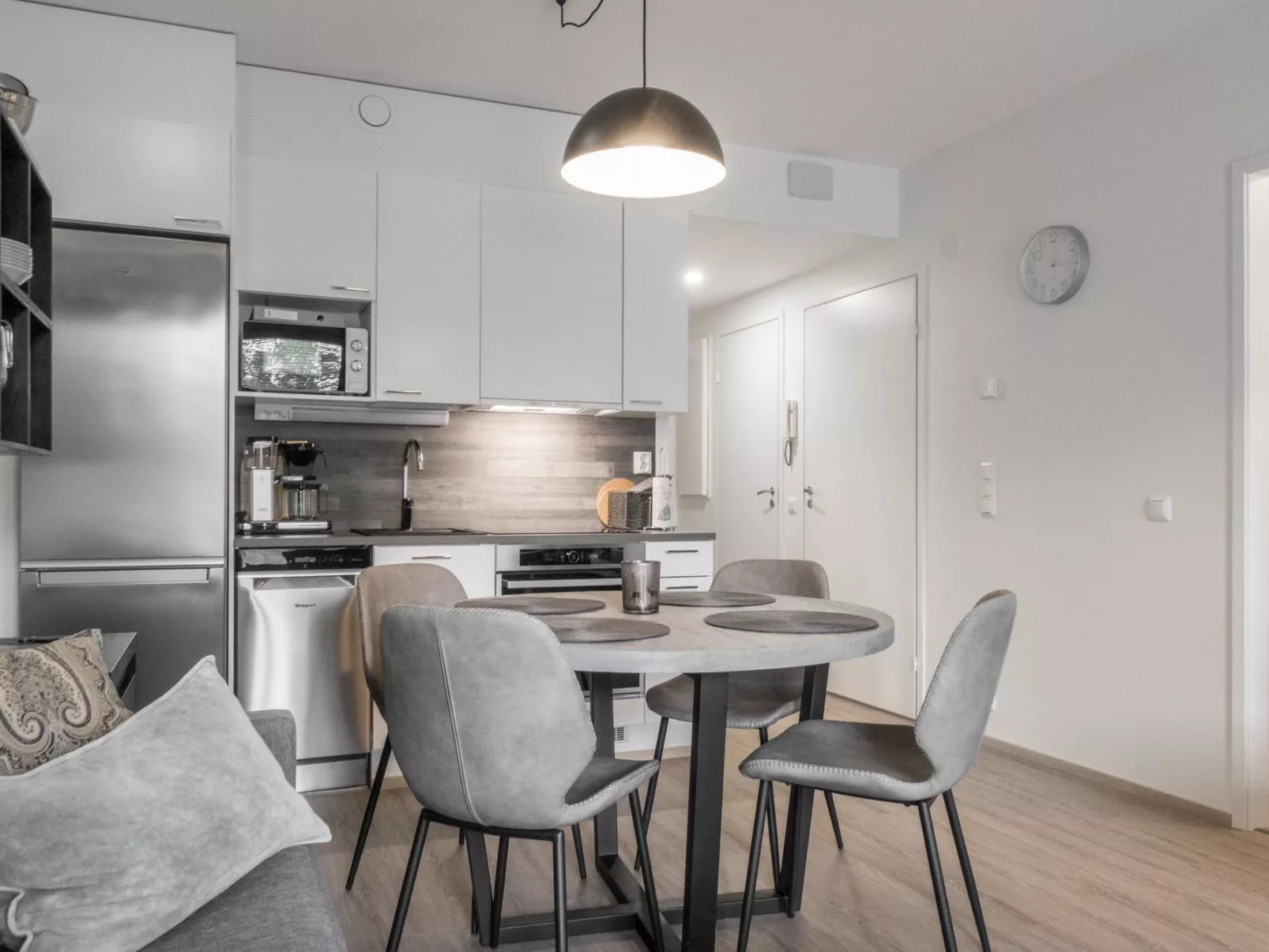 Tievan aurinkorinne dina-Dedans