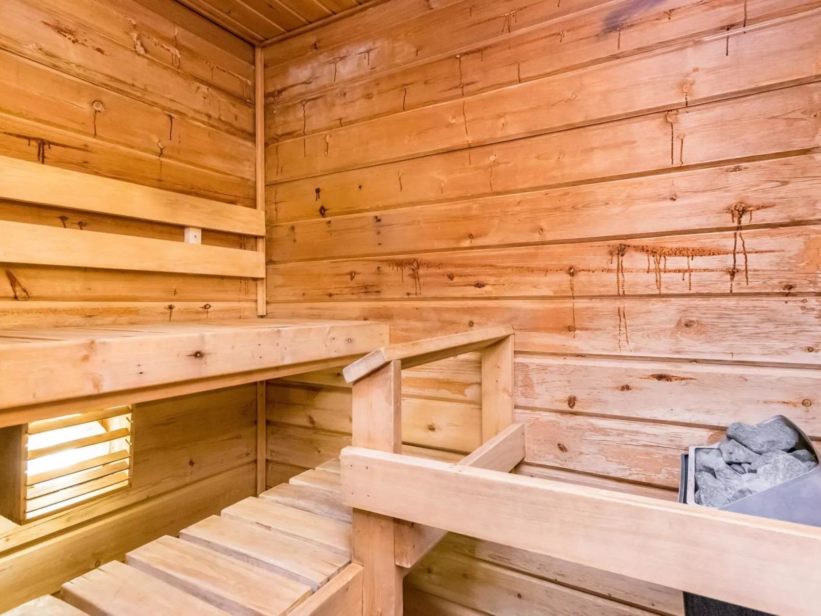 Pyhä-vuonelo-Inside