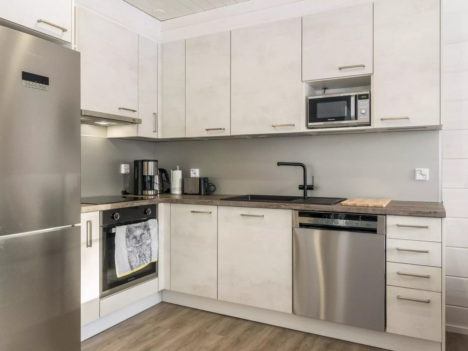 Levin ahmahovi 2a-Drinnen