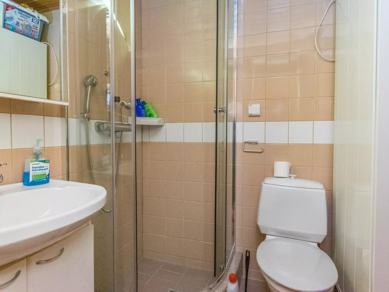 Metsänpirtti 2-Inside