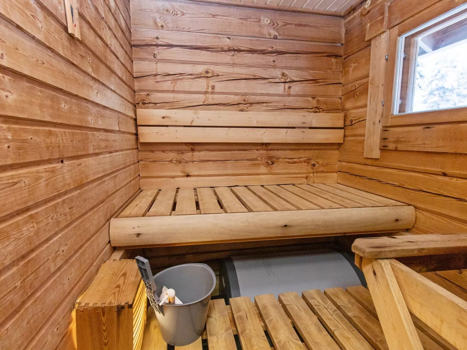 Ressipysäkki 1-Inside