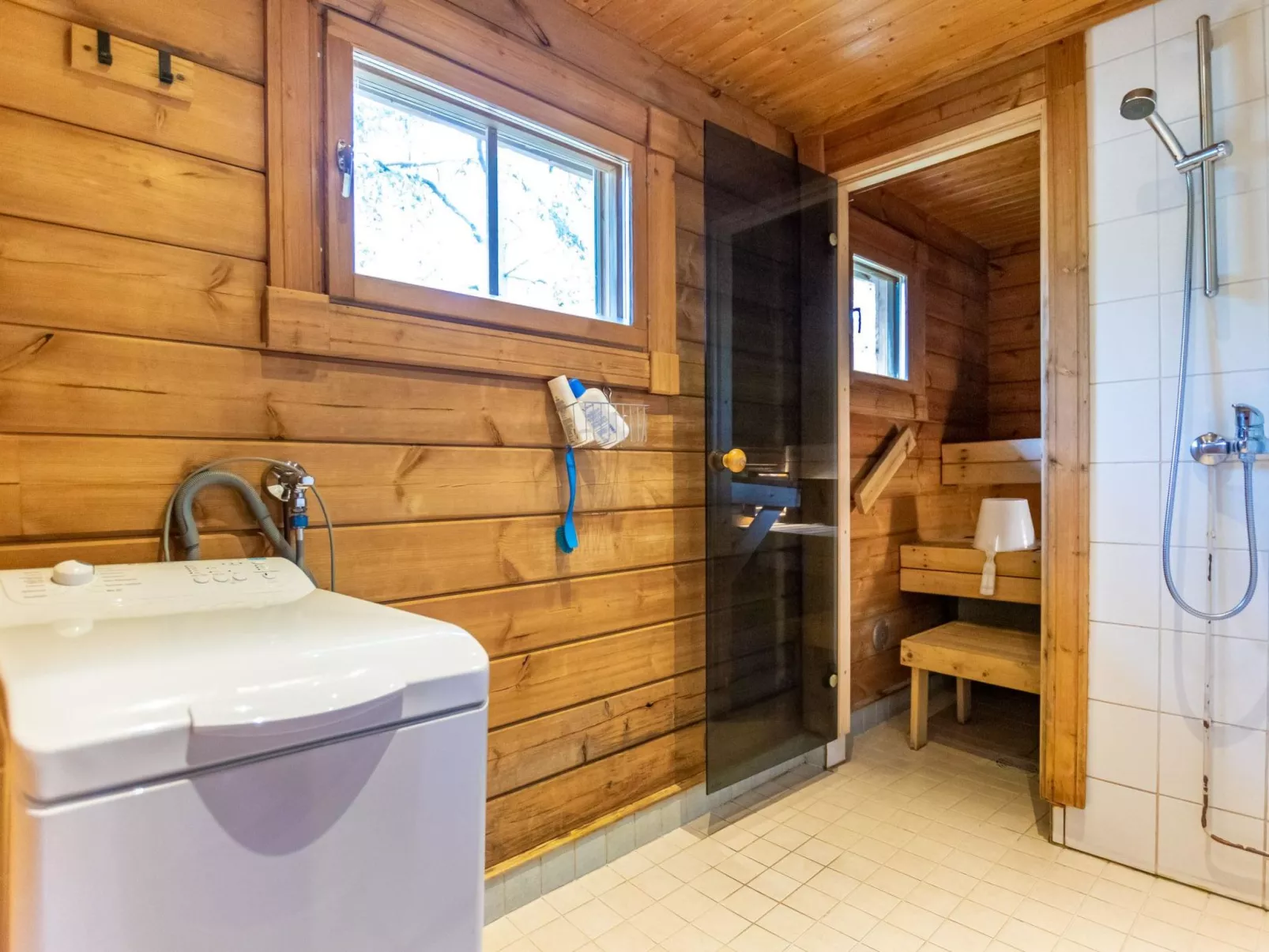 Ressipysäkki 2-Inside