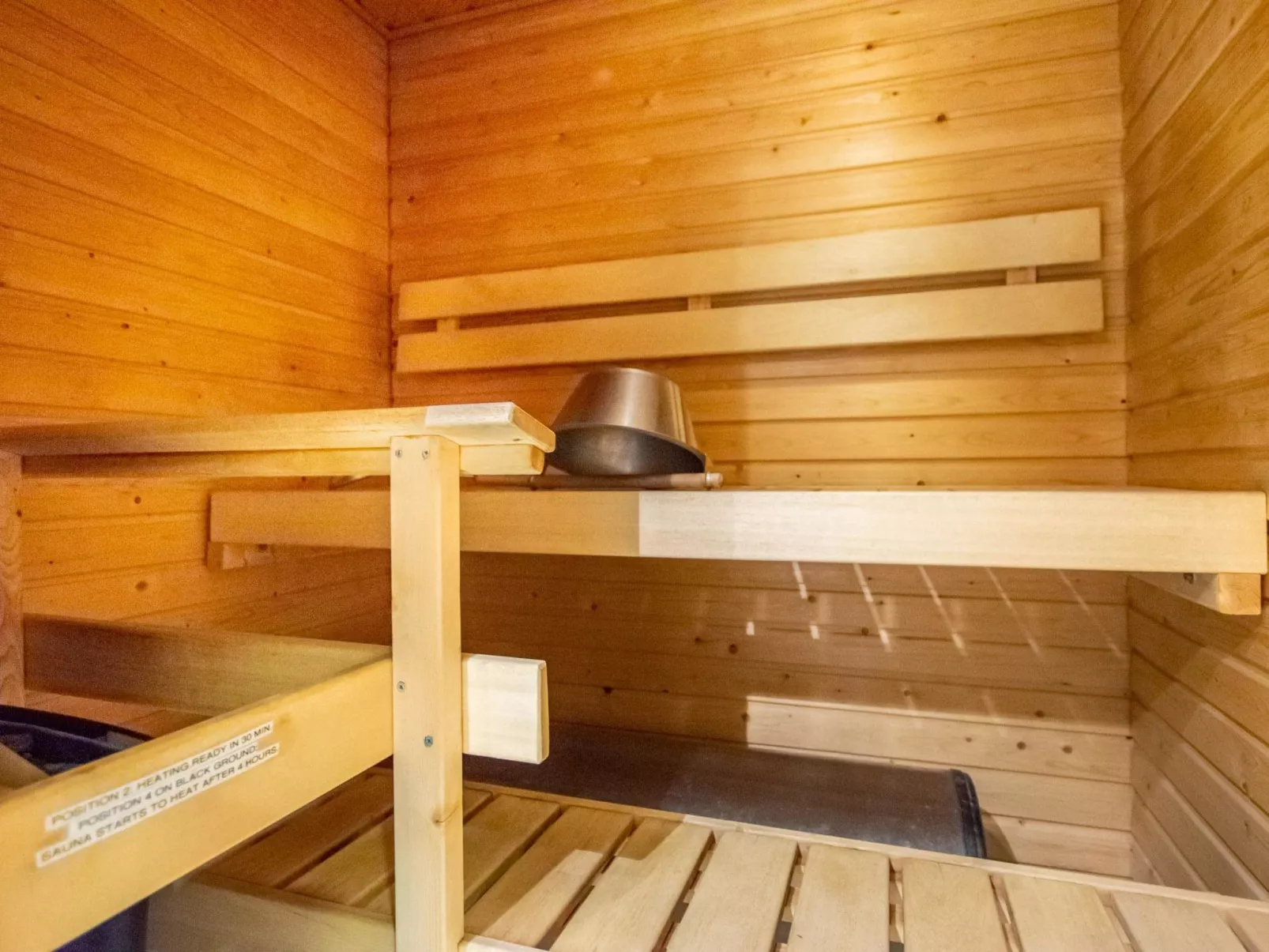 Lomariekko 6 a 4 pikkuriekko-Inside