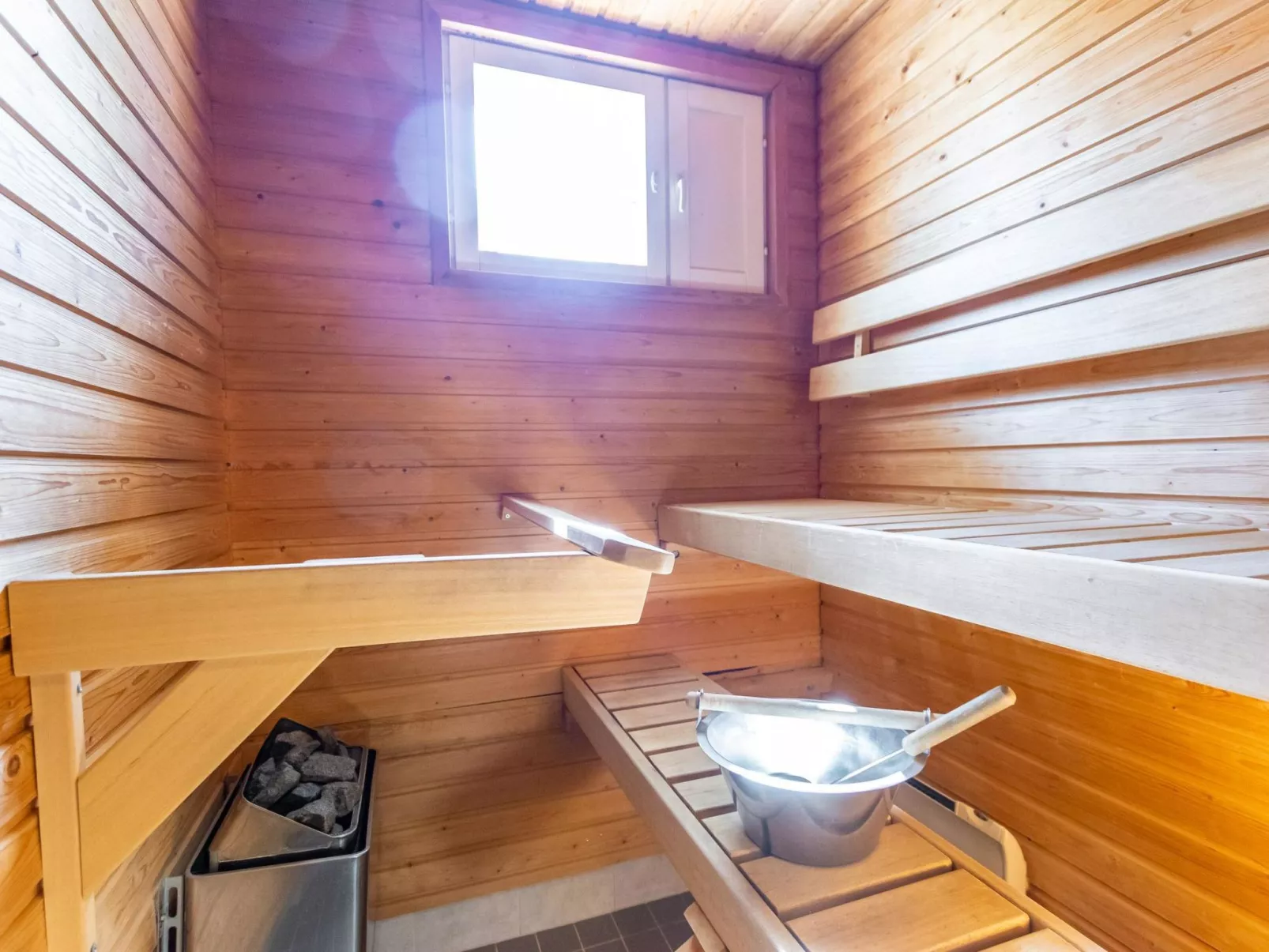 Outapailakka j 9 - Drinnen