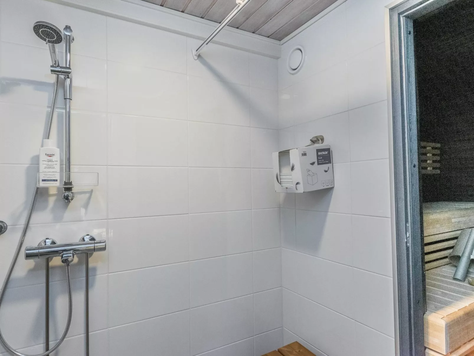 Saarihely a1-Drinnen