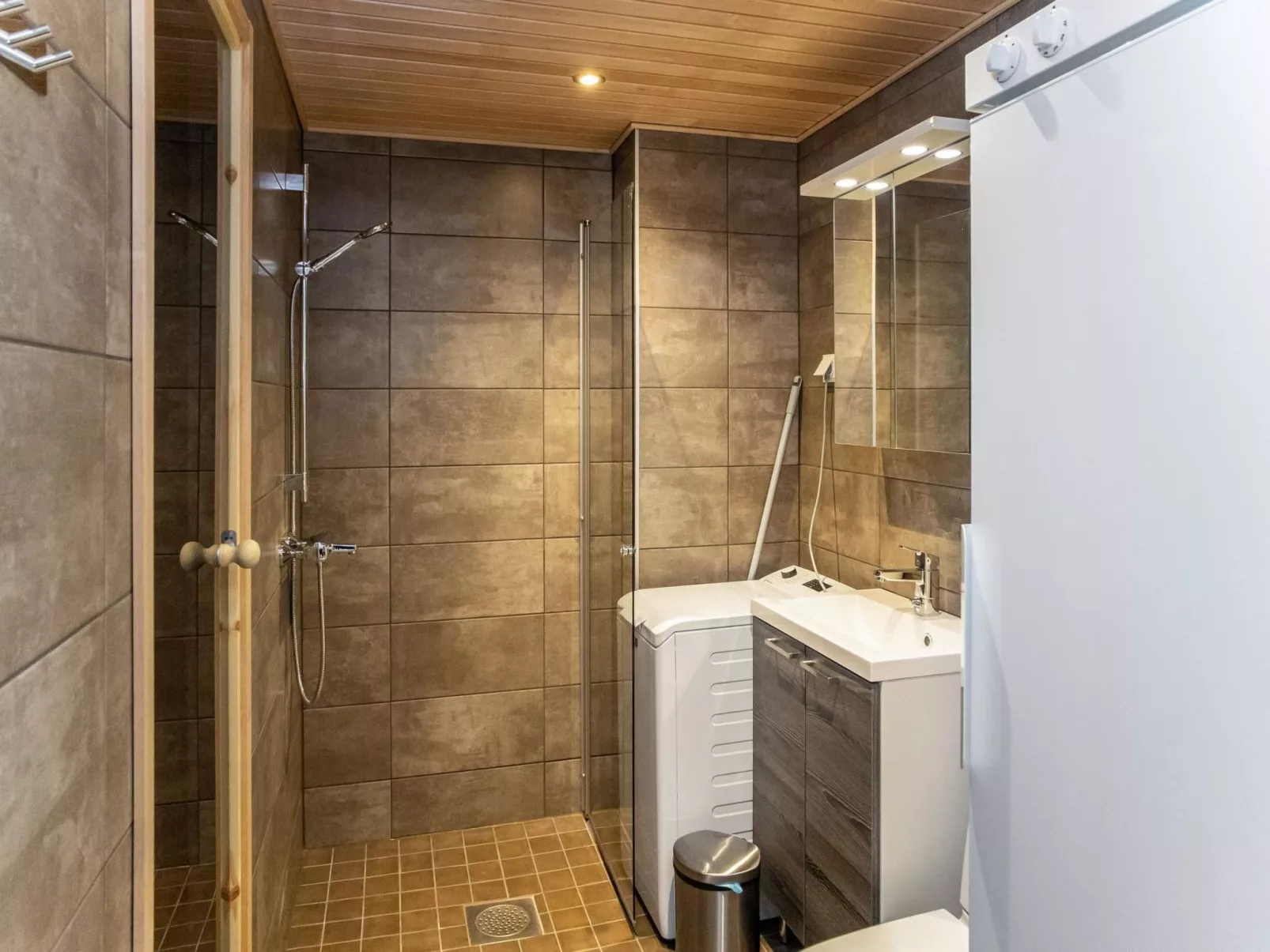 Levistar vi as. 6106-Drinnen